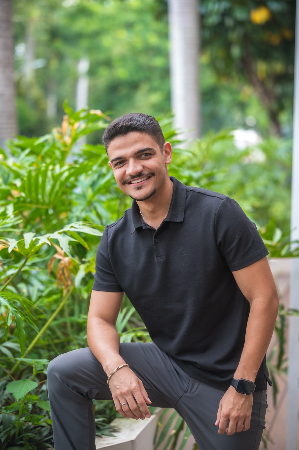 Lucas Cavalcante em retrato externo